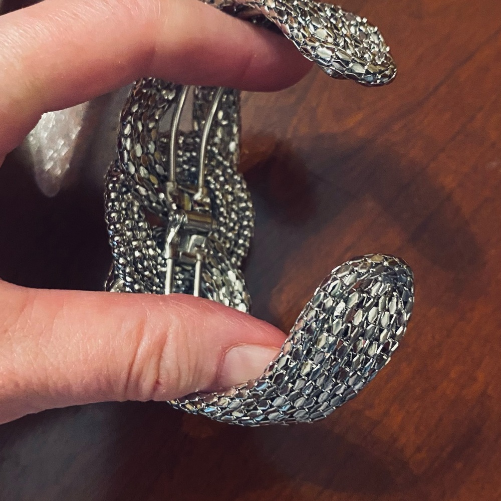 001)Gorgeous silver clip on bracelet - Picture 6 of 7